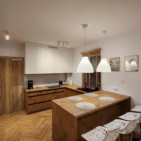 Wakacyjna 5/2 ميلنو