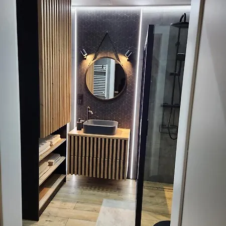 شقة Wakacyjna 5/2 ميلنو